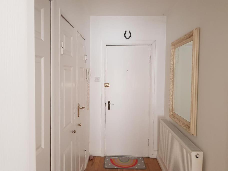One Bedroom Flat In St Johns Wood Londra